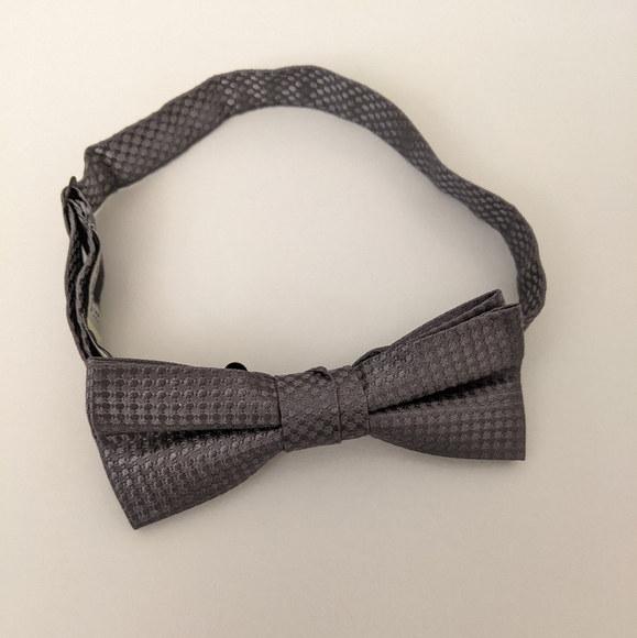 C2 by CALIBRATE 100% Silk Bow Tie (big boy) - Picture 4 of 10